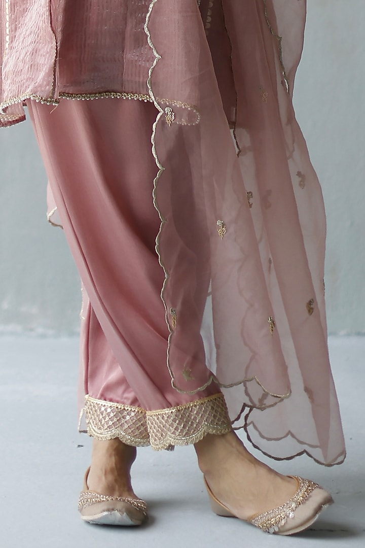 Plum Organza Embroidered Dupatta by Begum Pret at Pernia's Pop Up Shop