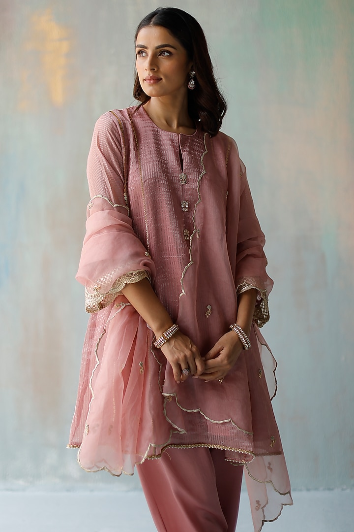 Plum Organza Embroidered Dupatta by Begum Pret at Pernia's Pop Up Shop