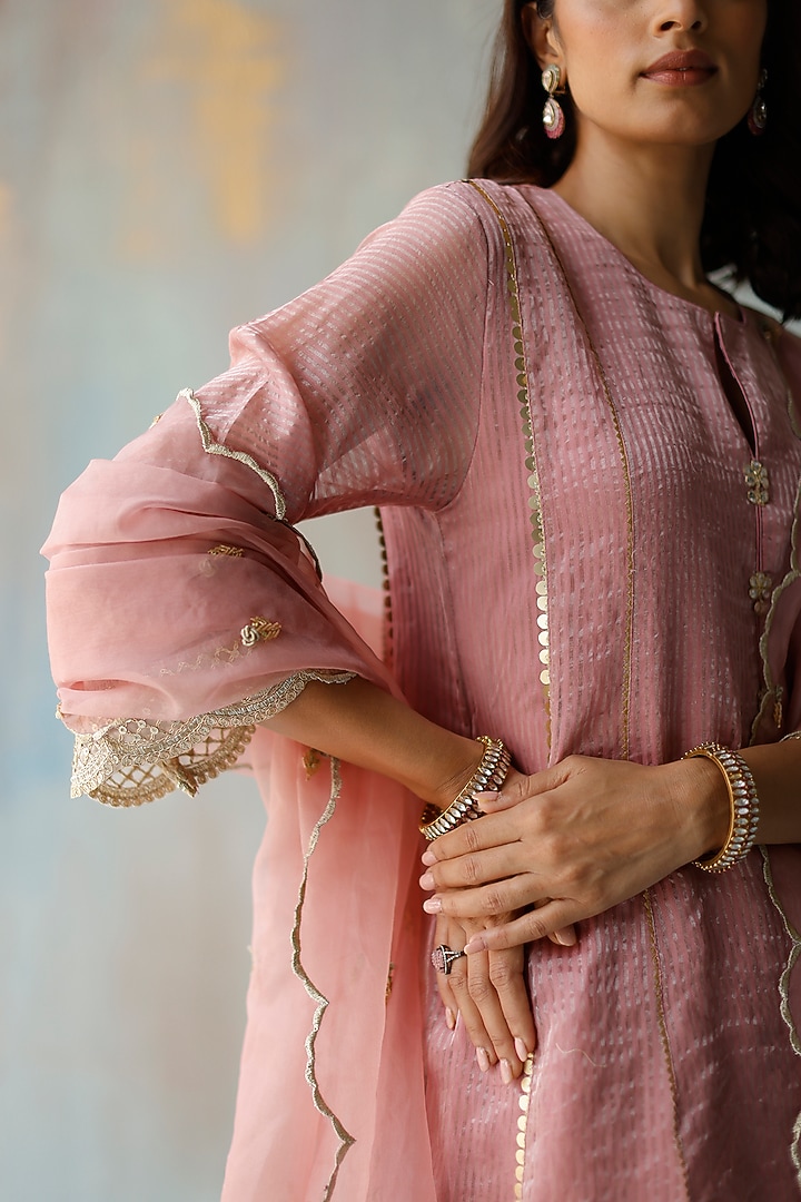 Plum Organza Embroidered Dupatta by Begum Pret at Pernia's Pop Up Shop