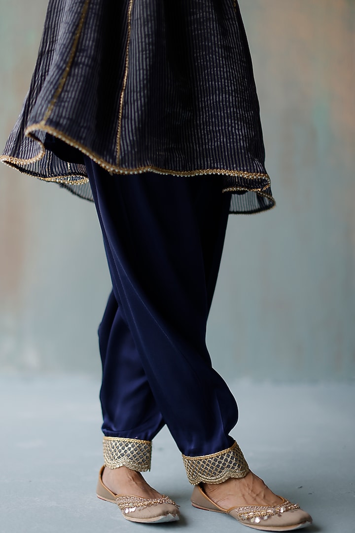 Navy Blue Embroidered Kurta Set by Begum Pret at Pernia's Pop Up Shop