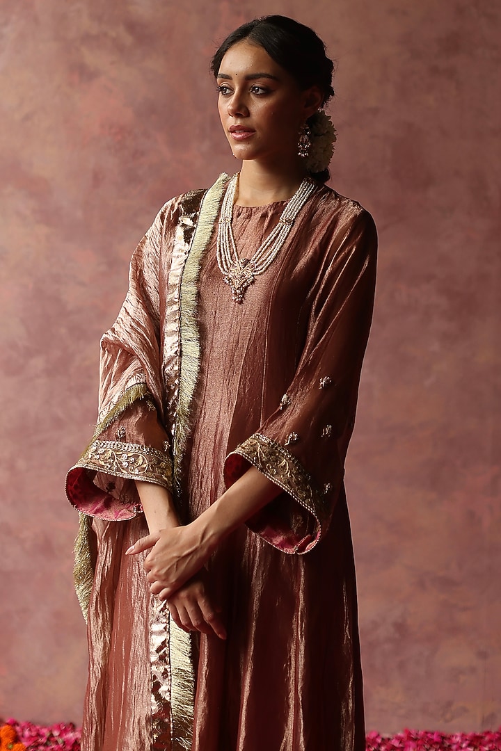 Rose Gold Zari Silk Tissue Embroidered Kurta Set by Begum Pret at Pernia's Pop Up Shop