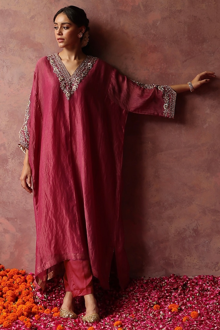 Fuchsia Zari Tissue Embellished Phiran Kurta Set by Begum Pret