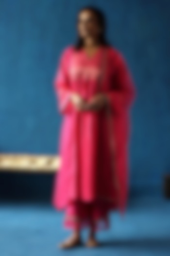 Fuchsia Blue Habutai Silk Kurta Set by Begum Pret at Pernia's Pop Up Shop