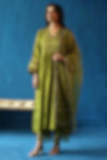 Green Blue Habutai Silk Kurta Set by Begum Pret at Pernia's Pop Up Shop