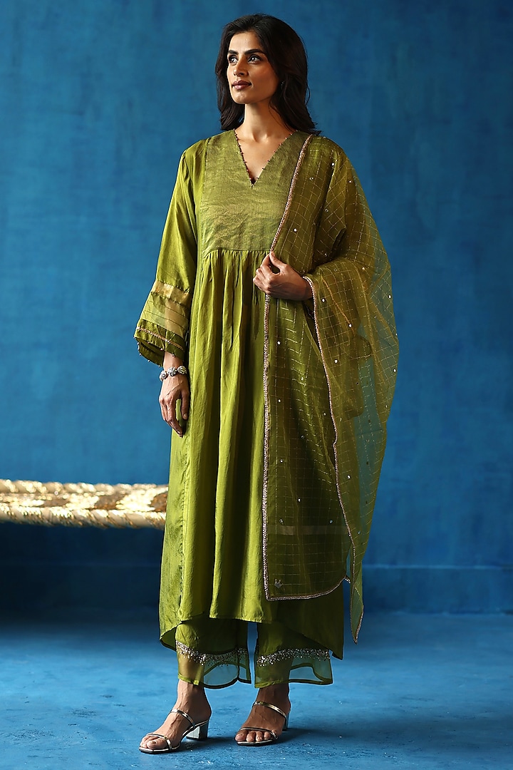 Green Blue Habutai Silk Kurta Set by Begum Pret at Pernia's Pop Up Shop