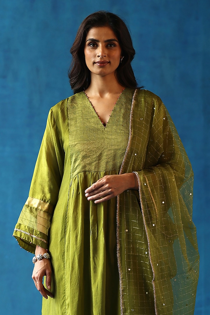 Green Blue Habutai Silk Kurta Set by Begum Pret at Pernia's Pop Up Shop