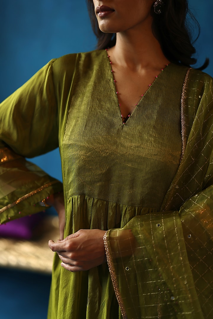 Green Blue Habutai Silk Kurta Set by Begum Pret at Pernia's Pop Up Shop
