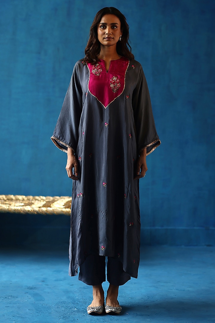 Grey Habutai Silk Hand Embroidered Kurta Set by Begum Pret at Pernia's Pop Up Shop