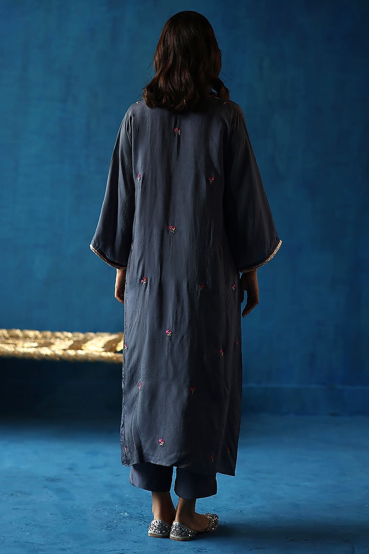 Grey Habutai Silk Hand Embroidered Kurta Set by Begum Pret at Pernia's Pop Up Shop
