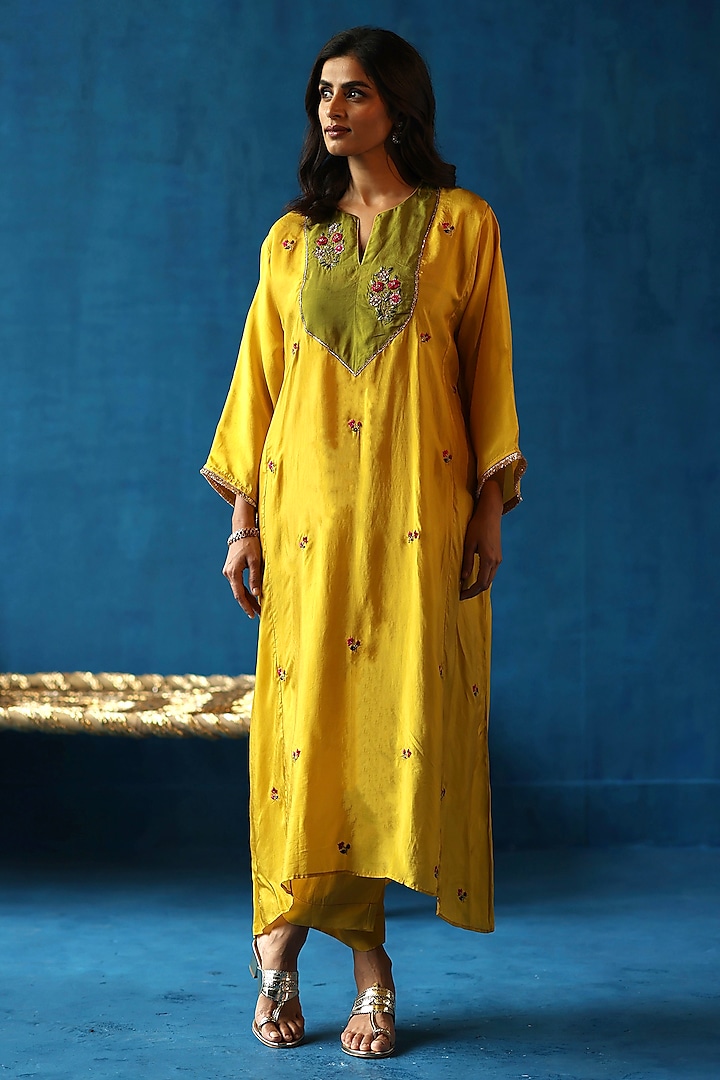 Yellow Habutai Silk Hand Embroidered Kurta Set by Begum Pret at Pernia's Pop Up Shop