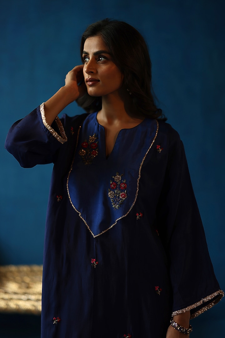 Navy Blue Habutai Silk Hand Embroidered Kurta Set by Begum Pret at Pernia's Pop Up Shop