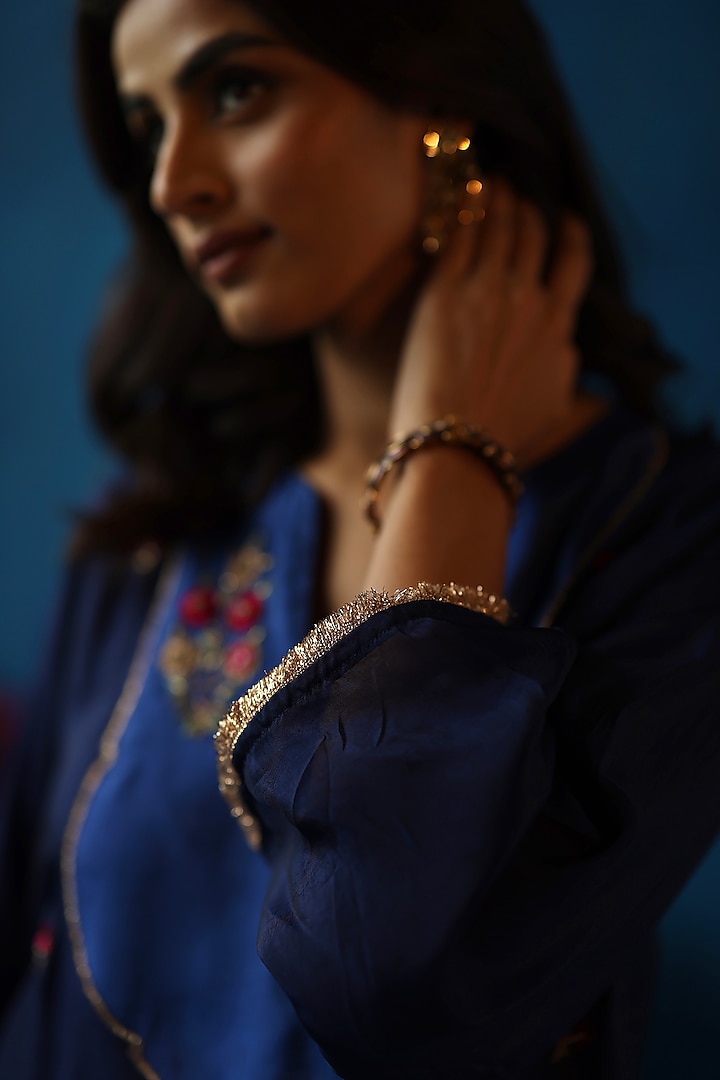 Navy Blue Habutai Silk Hand Embroidered Kurta Set by Begum Pret at Pernia's Pop Up Shop