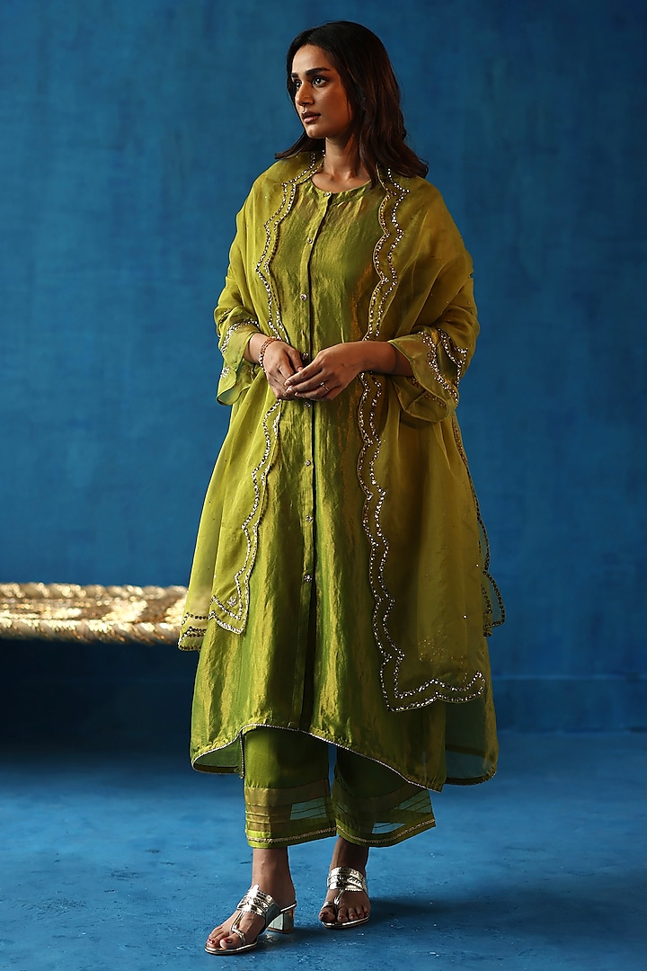 Green Zari Silk Sequins Hand Embroidered kurta Set by Begum Pret