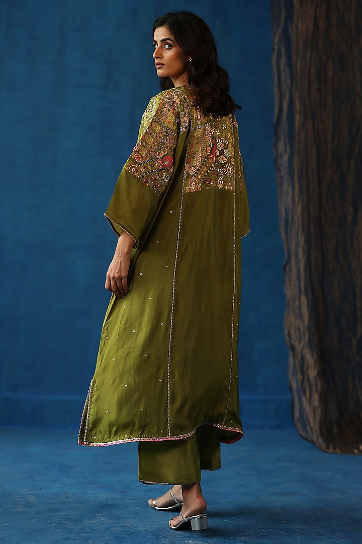 Green Habutai Silk Hand Embroidered Kurta Set by Begum Pret at Pernia's Pop Up Shop