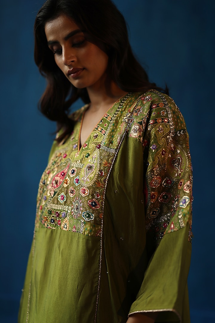 Green Habutai Silk Hand Embroidered Kurta Set by Begum Pret at Pernia's Pop Up Shop