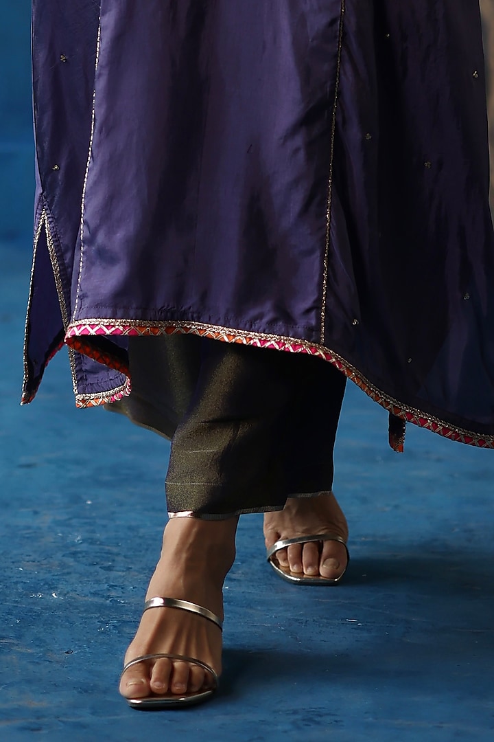 Purple Habutai Silk Hand Embroidered Kurta Set by Begum Pret at Pernia's Pop Up Shop
