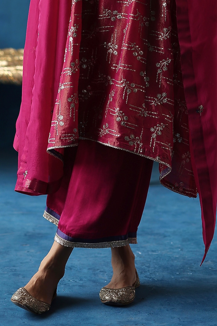 Fuchsia Zari Silk Sequins Work kurta Set by Begum Pret at Pernia's Pop Up Shop