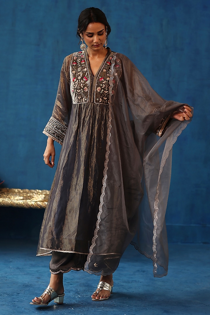 Grey Zari Silk Hand Embellished Kurta Set by Begum Pret at Pernia's Pop Up Shop