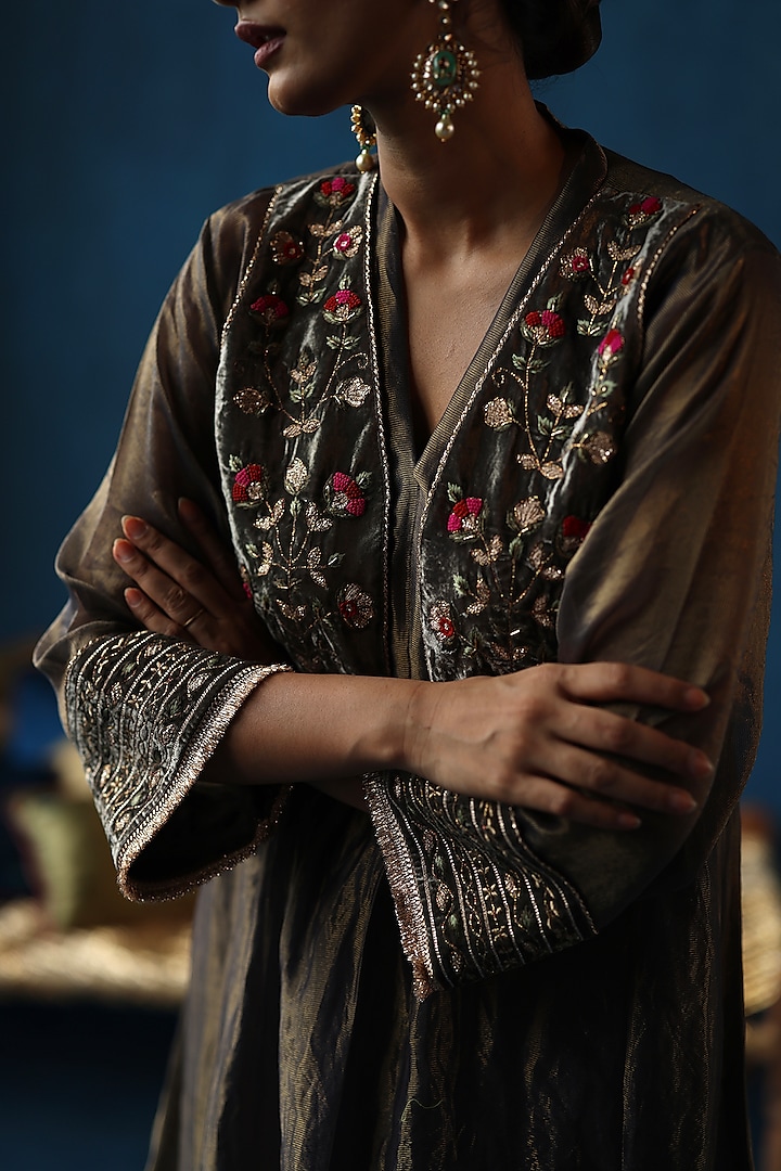 Grey Zari Silk Hand Embellished Kurta Set by Begum Pret at Pernia's Pop Up Shop