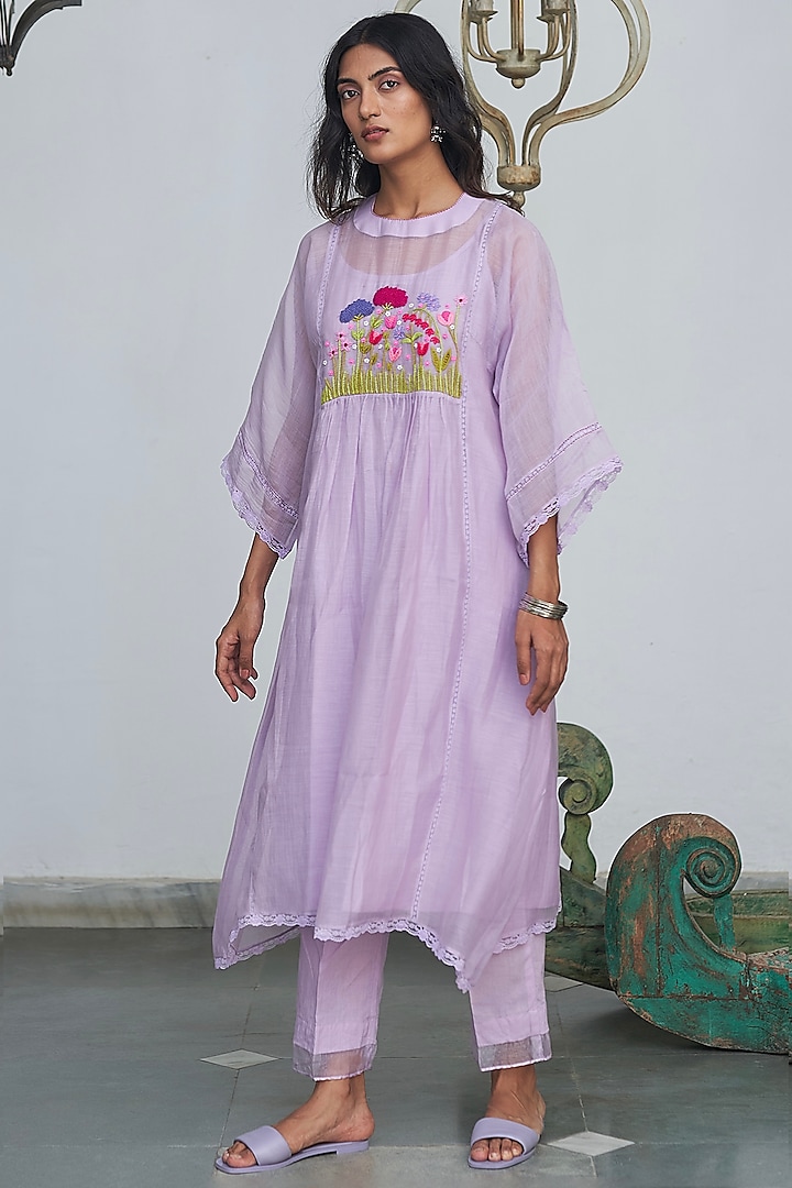Pastel Lilac Hand Embroidered Kurta Set by Begum Pret