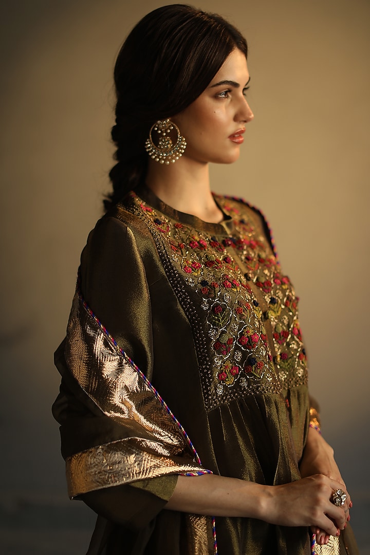Olive Green Hand Embroidered Kurta Set by Begum Pret at Pernia's Pop Up Shop