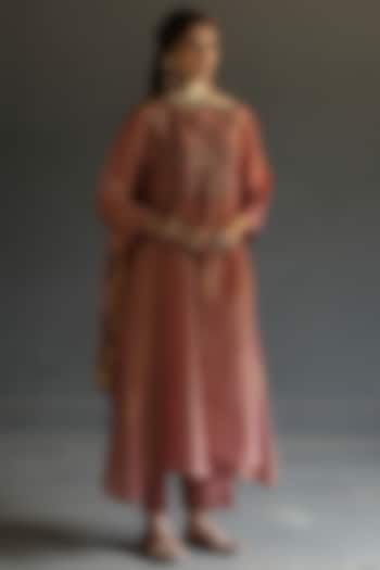 Peach Hand Embroidered Kurta Set by Begum Pret at Pernia's Pop Up Shop