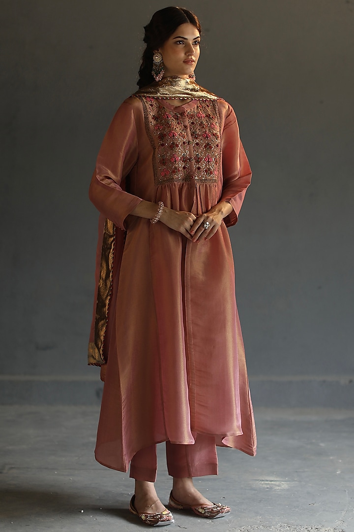 Peach Hand Embroidered Kurta Set by Begum Pret at Pernia's Pop Up Shop