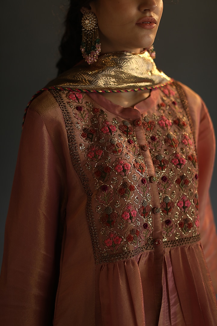 Peach Hand Embroidered Kurta Set by Begum Pret at Pernia's Pop Up Shop