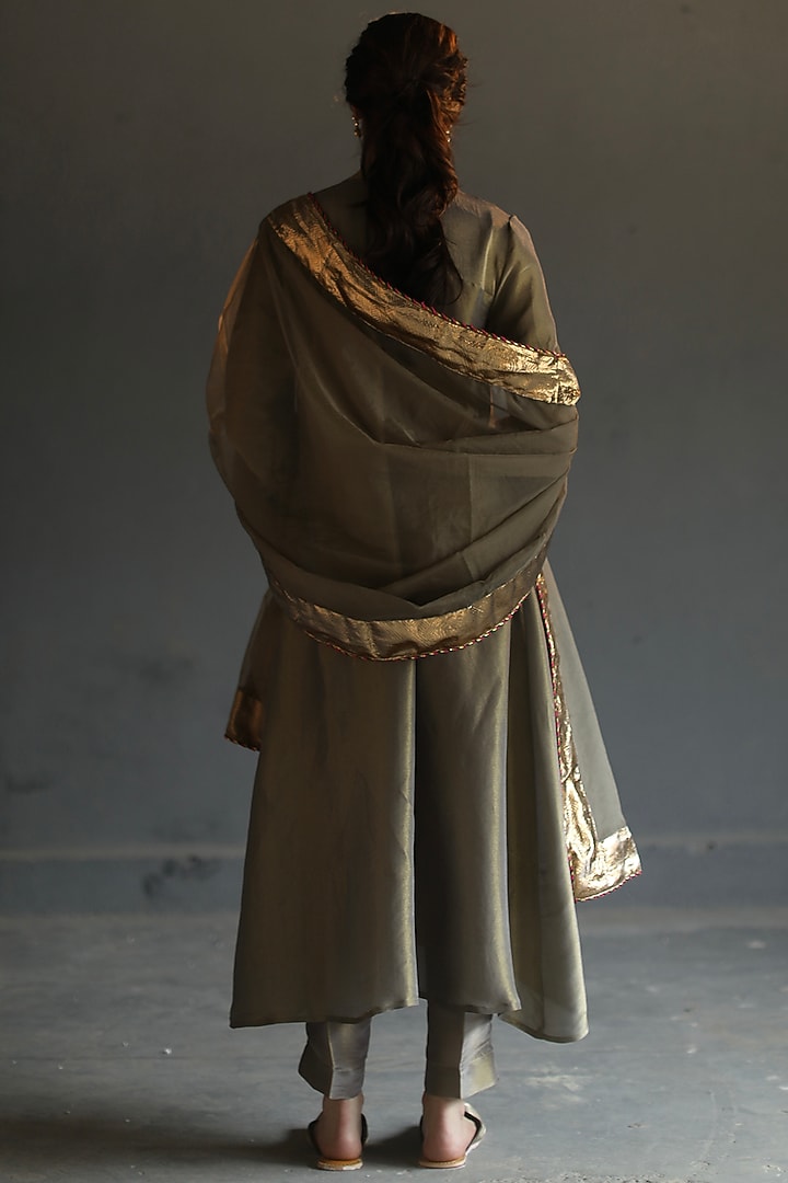 Deep Grey Hand Embroidered Kurta Set by Begum Pret at Pernia's Pop Up Shop