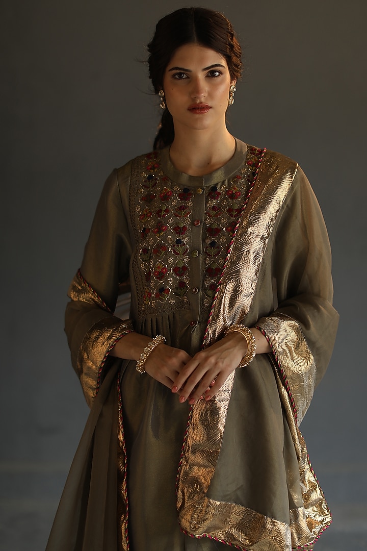 Deep Grey Hand Embroidered Kurta Set by Begum Pret at Pernia's Pop Up Shop