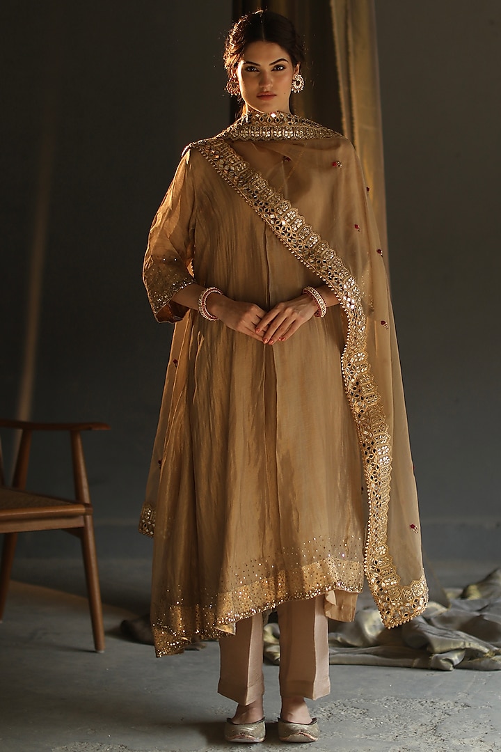 Beige Hand Embroidered Asymmetrical Kurta Set by Begum Pret at Pernia's Pop Up Shop