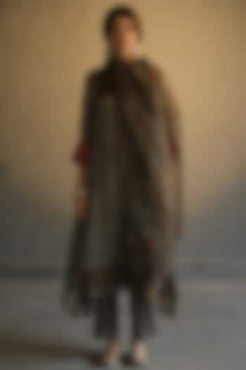 Charcoal Grey Hand Embroidered Kurta Set by Begum Pret at Pernia's Pop Up Shop