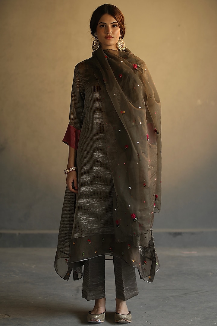Charcoal Grey Hand Embroidered Kurta Set by Begum Pret at Pernia's Pop Up Shop