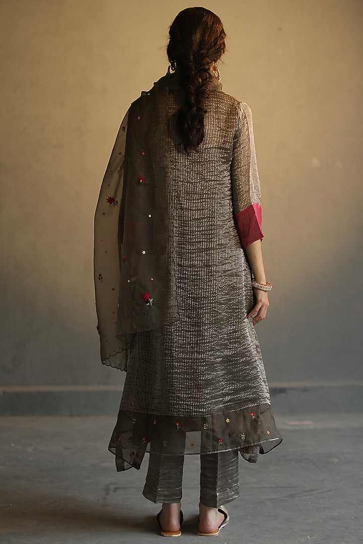 Charcoal Grey Hand Embroidered Kurta Set by Begum Pret at Pernia's Pop Up Shop