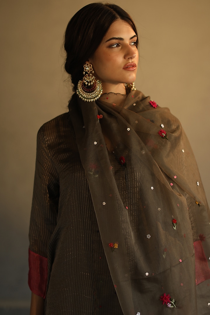Charcoal Grey Hand Embroidered Kurta Set by Begum Pret at Pernia's Pop Up Shop