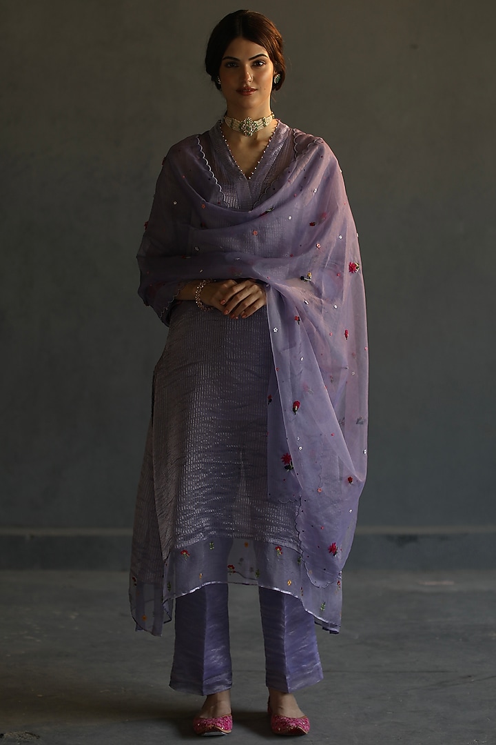 Lilac Hand Embroidered Kurta Set by Begum Pret at Pernia's Pop Up Shop