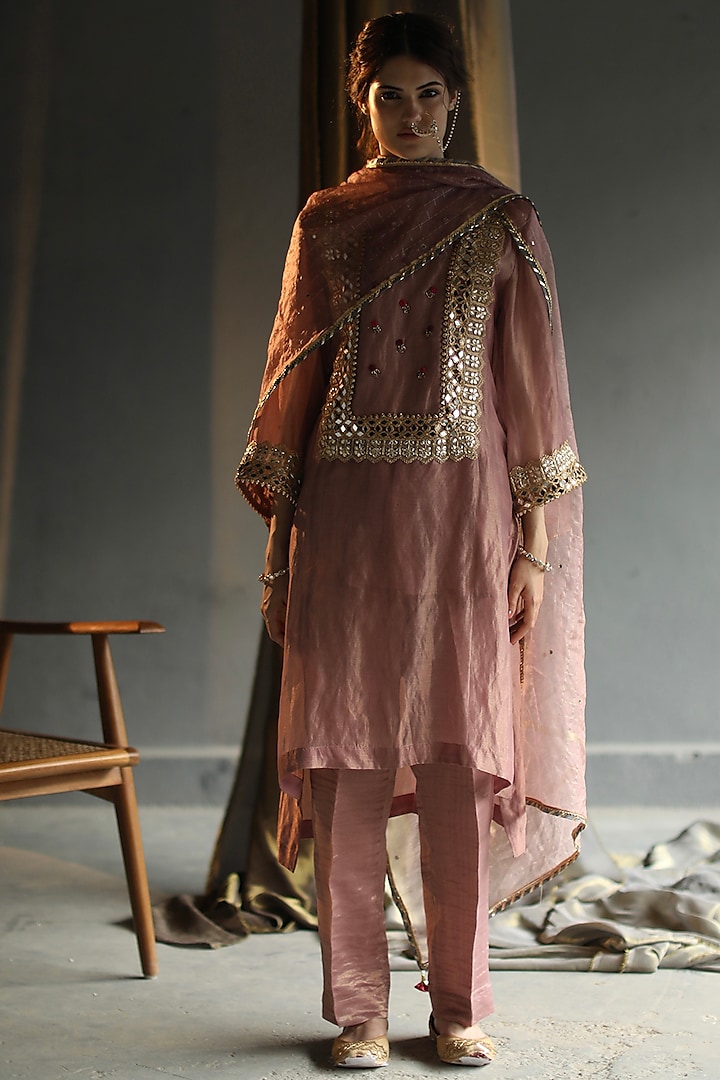 Rose Pink Hand Embroidered Kurta Set by Begum Pret at Pernia's Pop Up Shop