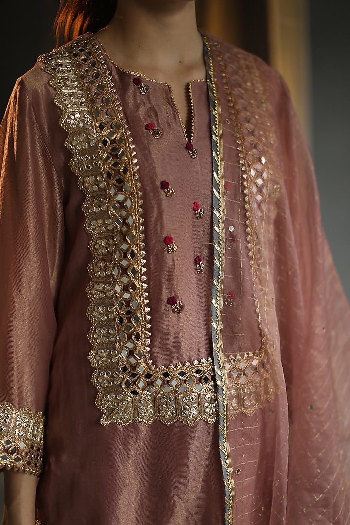 Rose Pink Hand Embroidered Kurta Set by Begum Pret at Pernia's Pop Up Shop