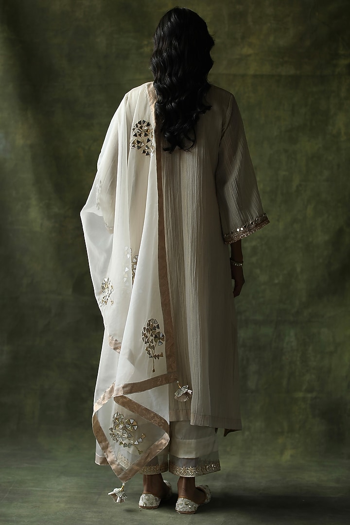 Ivory Embellished Kurta Set by Begum Pret at Pernia's Pop Up Shop