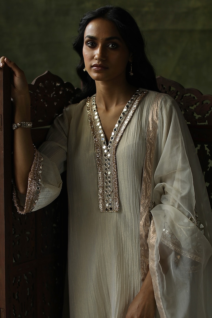 Ivory Embellished Kurta Set by Begum Pret at Pernia's Pop Up Shop