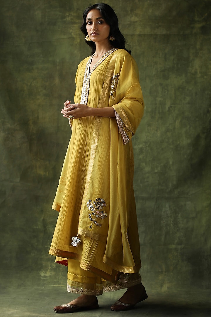 Mustard Embellished Kurta Set by Begum Pret at Pernia's Pop Up Shop