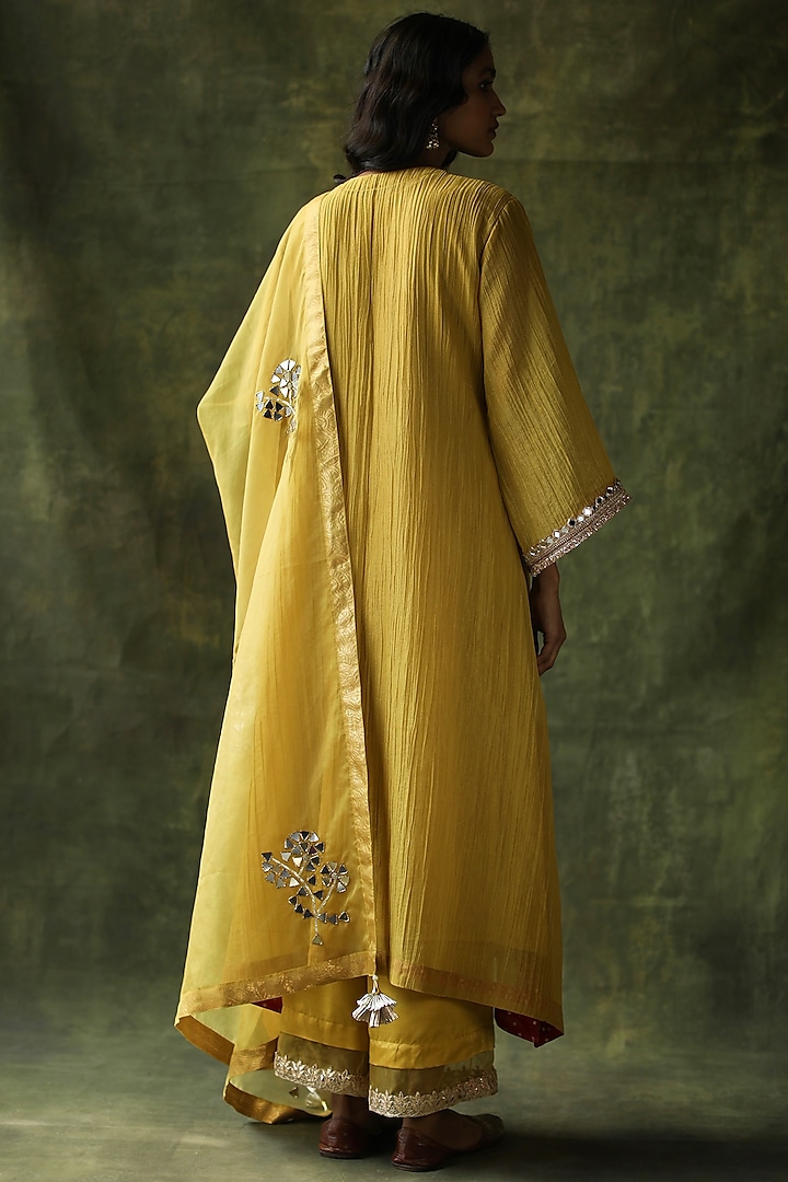 Mustard Embellished Kurta Set by Begum Pret at Pernia's Pop Up Shop