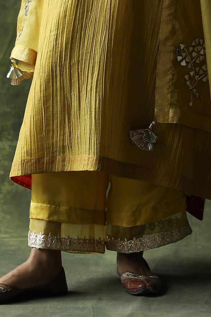 Mustard Embellished Kurta Set by Begum Pret at Pernia's Pop Up Shop