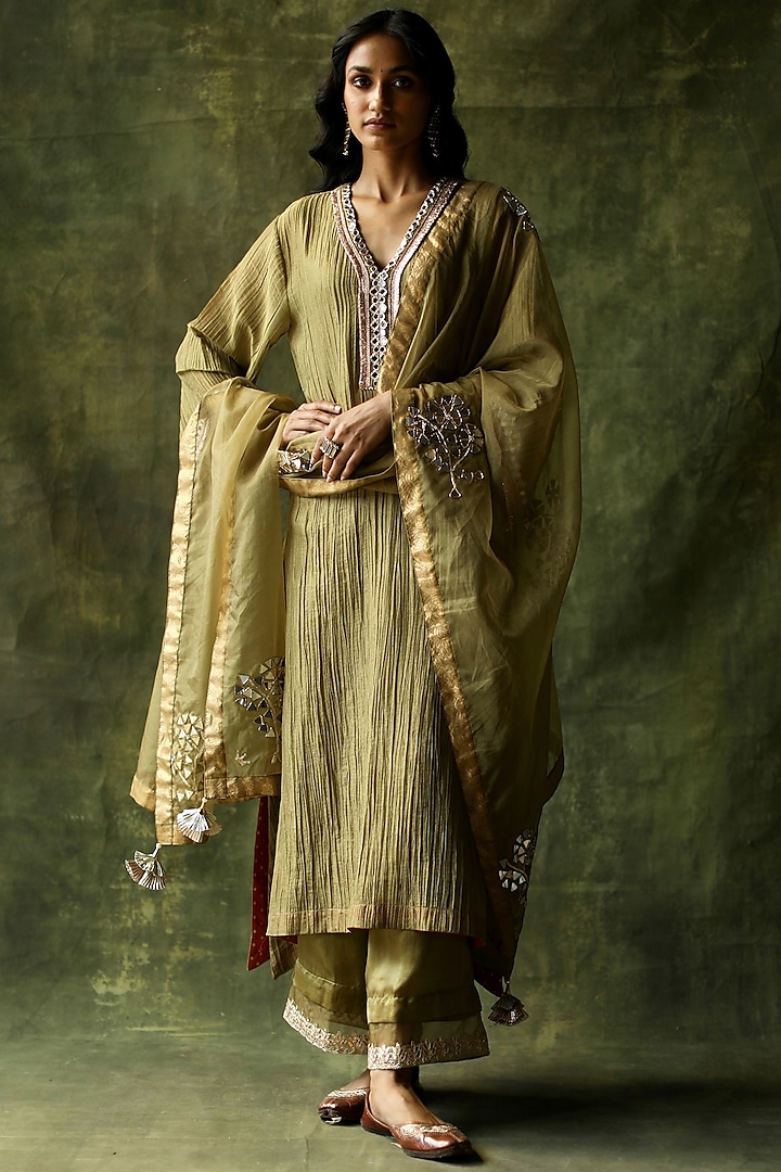 Sage Green Embellished Kurta Set by Begum Pret at Pernia's Pop Up Shop
