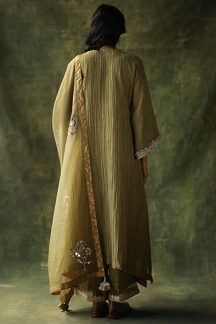 Sage Green Embellished Kurta Set by Begum Pret at Pernia's Pop Up Shop