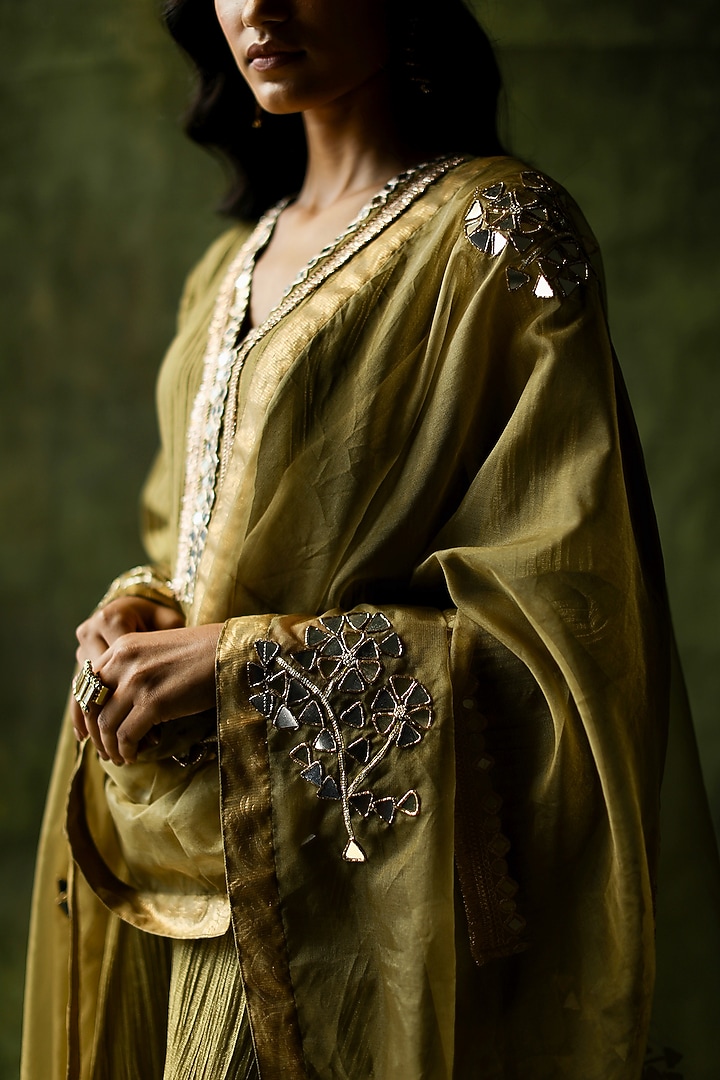 Sage Green Embellished Kurta Set by Begum Pret at Pernia's Pop Up Shop