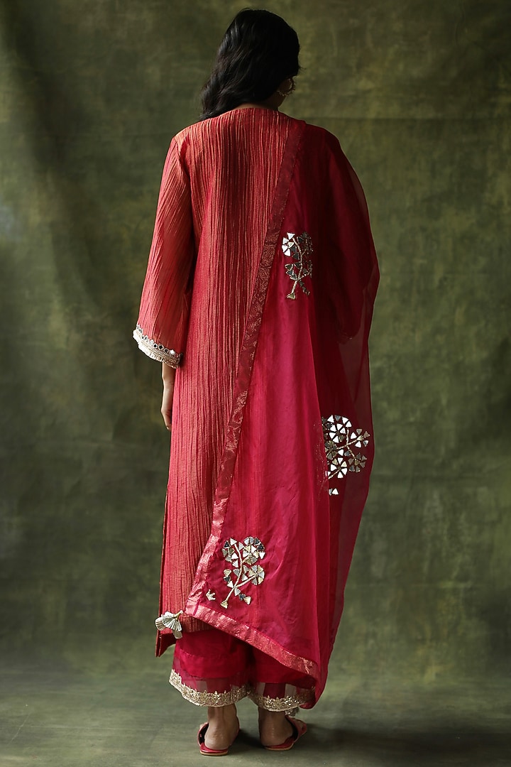 Magenta Pink Embellished Kurta Set by Begum Pret at Pernia's Pop Up Shop