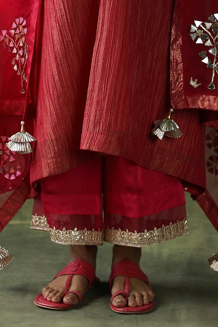 Magenta Pink Embellished Kurta Set by Begum Pret at Pernia's Pop Up Shop