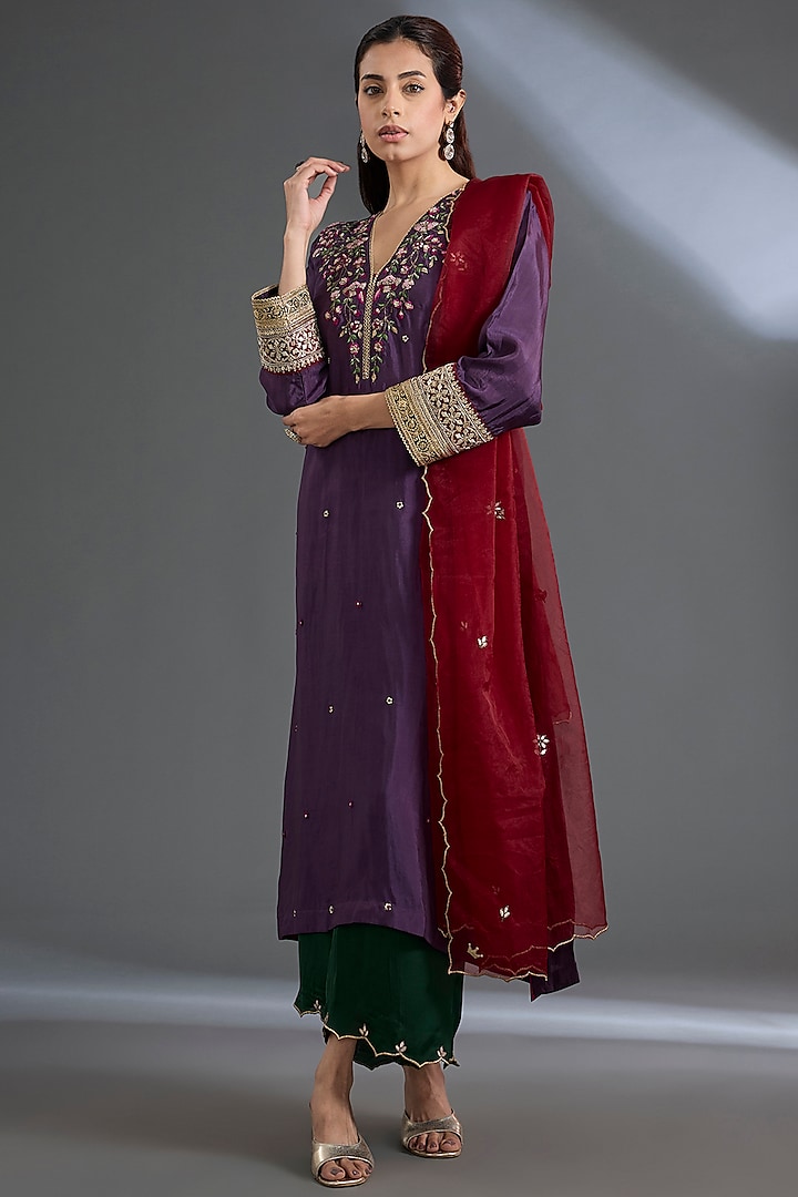 Purple Habutai Silk Resham Work Kurta Set by Begum Pret at Pernia's Pop Up Shop