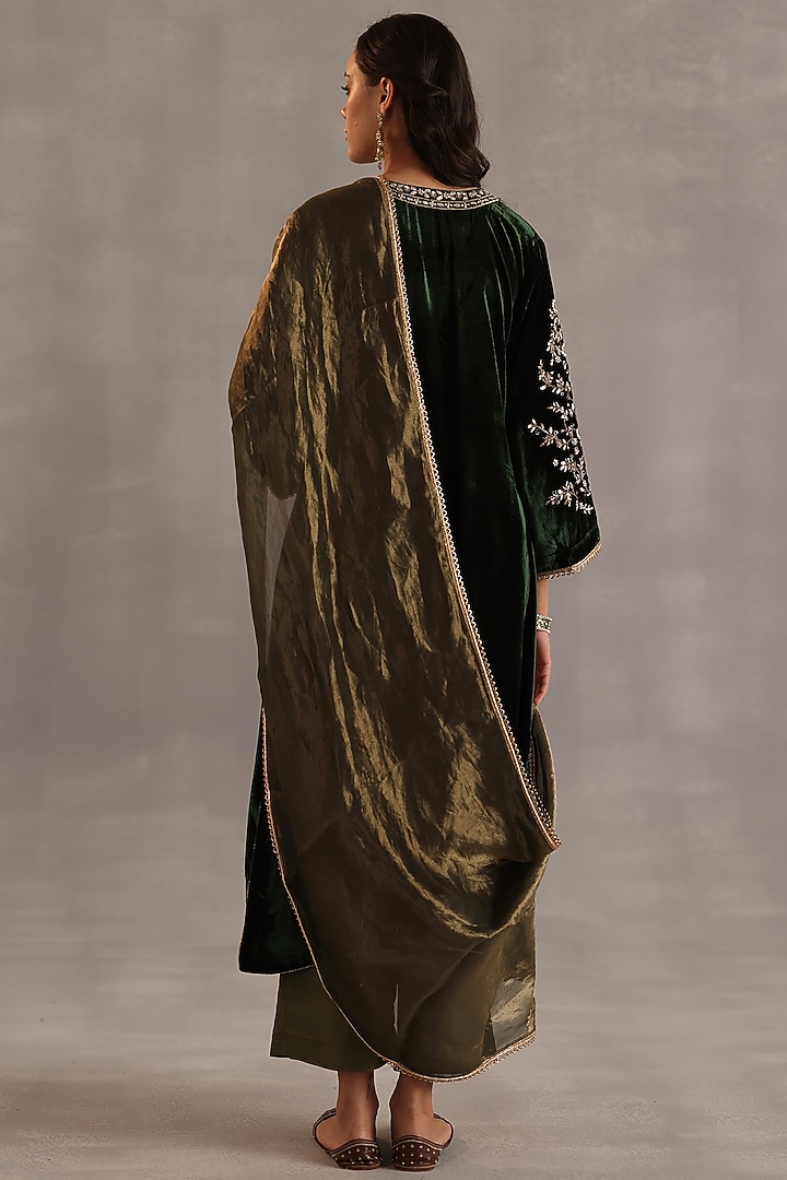 Bottle Green Velvet Handwork Kurta Set by Begum Pret at Pernia's Pop Up Shop